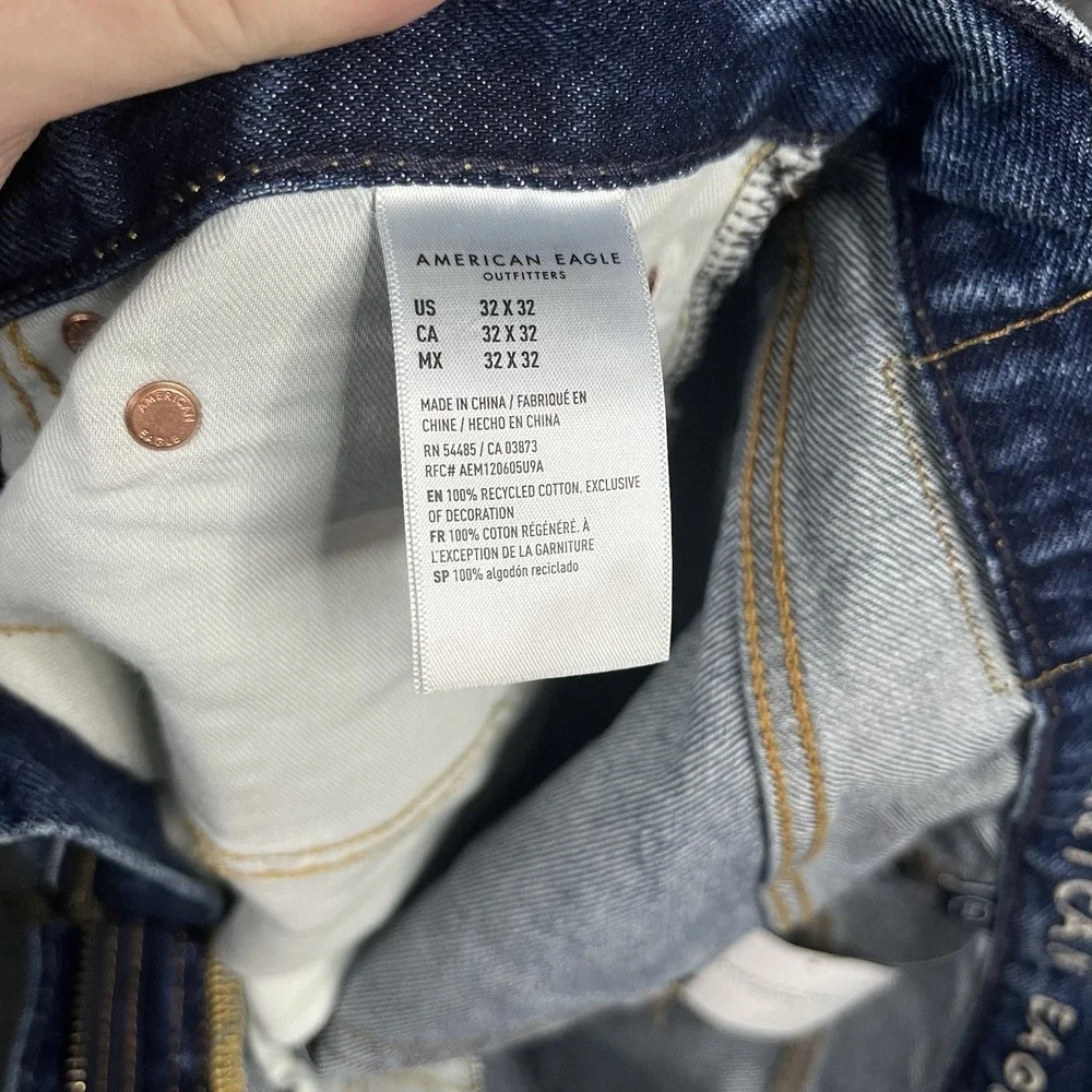NWT American Eagle Outfitters Original‎ Straight Leg Destroyed Medium Wash 32x32